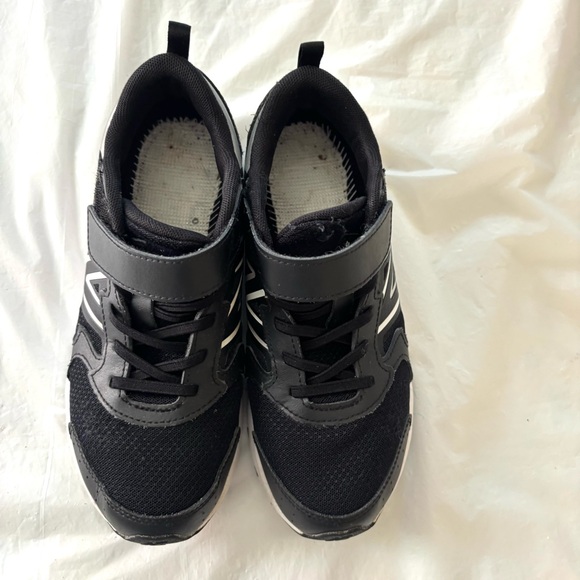 New Balance Fresh Foam Black Sneakers SZ 4.5 Youth Worn 1X - Picture 14 of 15